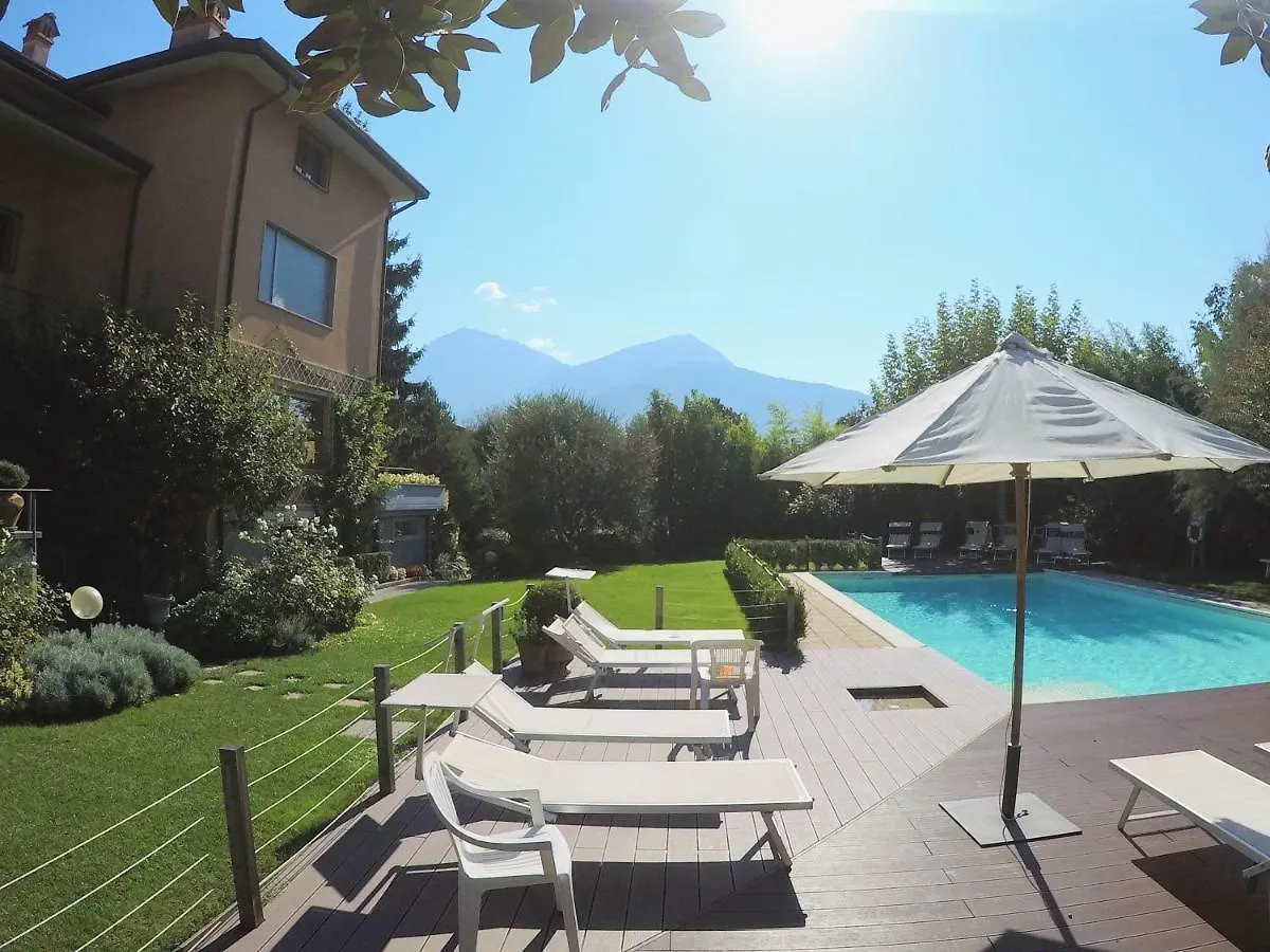 Vittoria Residence Dongo 0*,