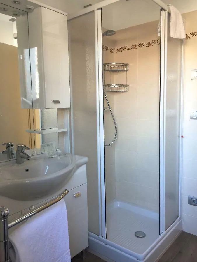 Vittoria Residence Dongo 0*,